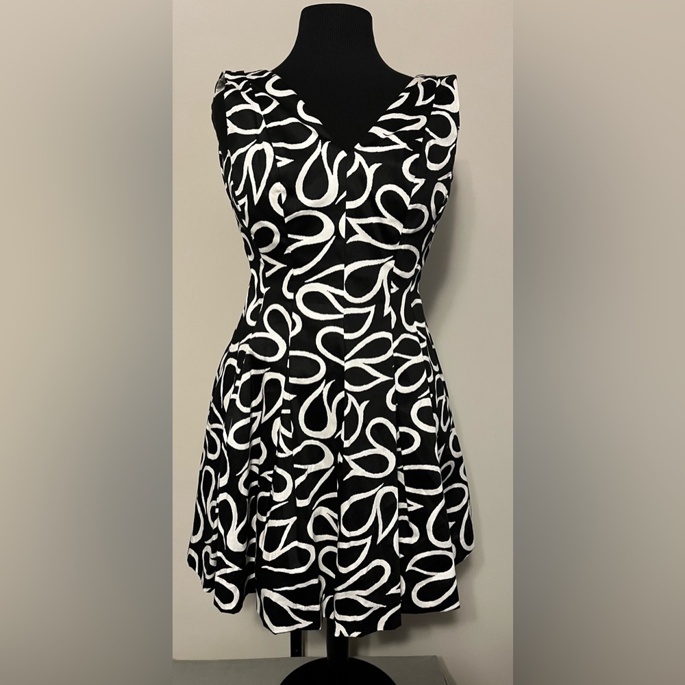 Anne Klein Monochrome Swirl Dress